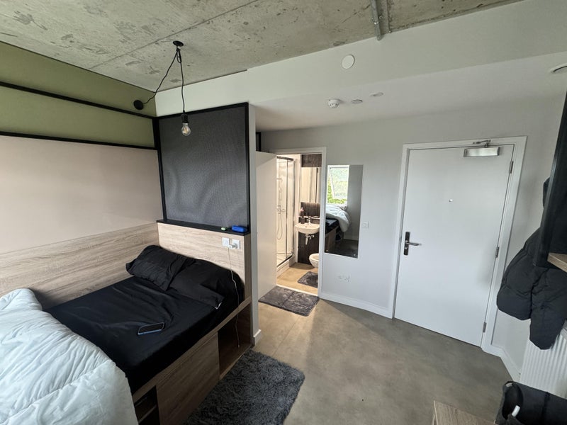 Room Avonmouth Street in Greater London