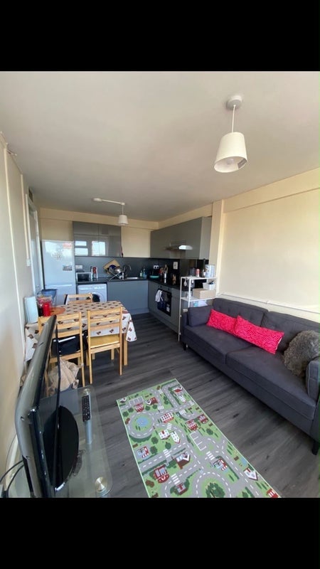 Room Ronald Street in Greater London