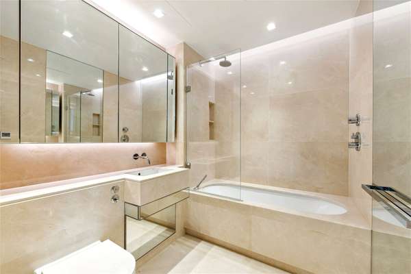 Flat Lillie Square in Greater London