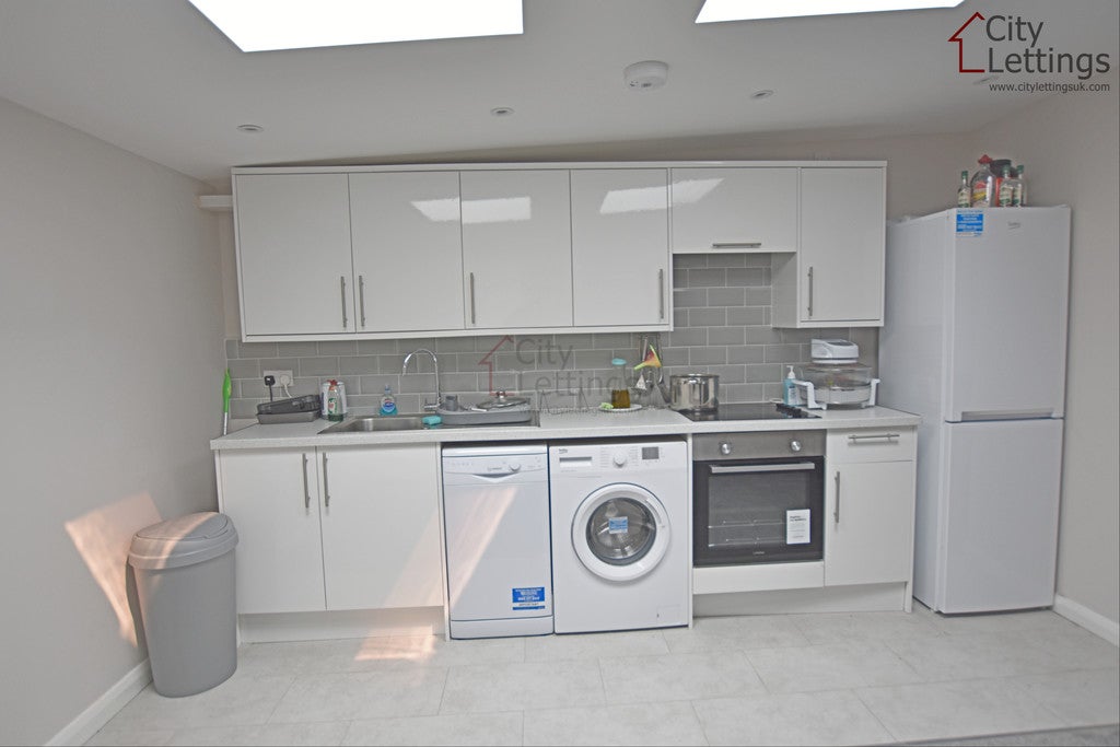 Flat Mapperley Road in Nottingham
