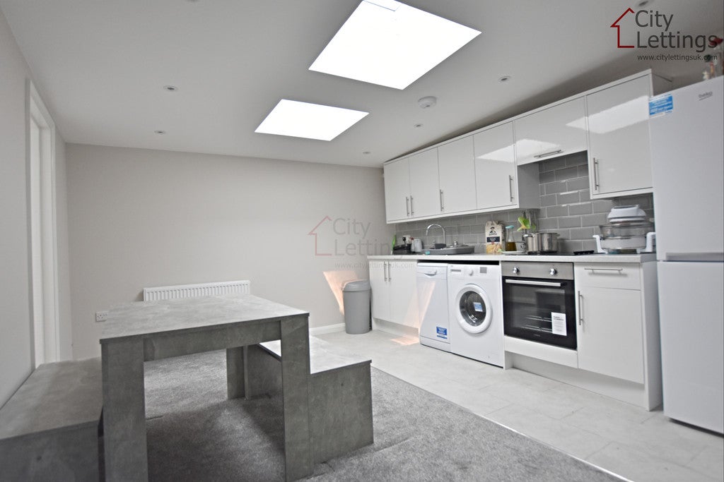 Flat Mapperley Road in Nottingham