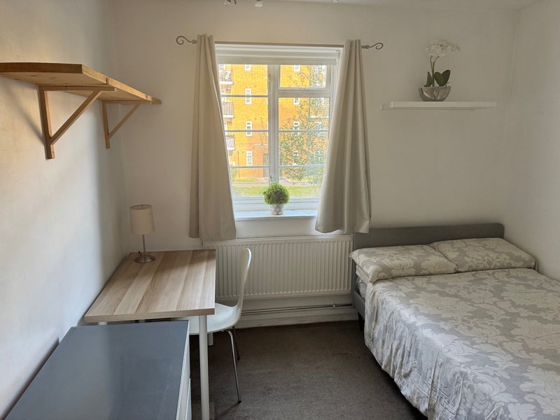 Room Andover Place in City of Westminster