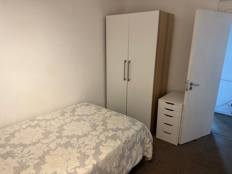 Room Andover Place in City of Westminster