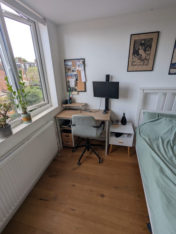 Room Falmer Road in Greater London