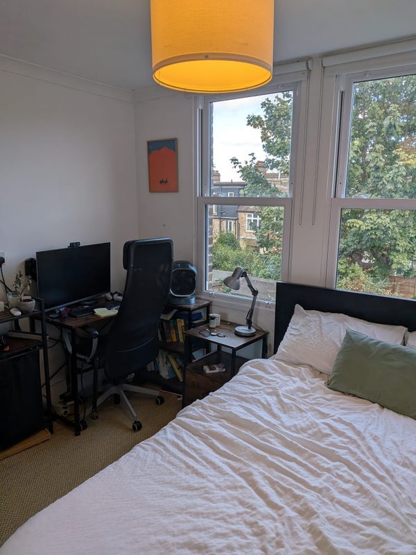 Room Falmer Road in Greater London