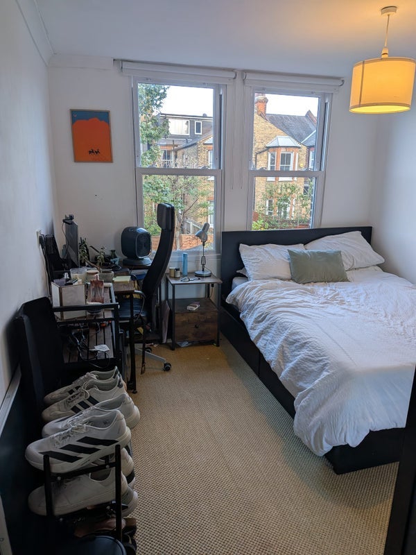 Room Falmer Road in Greater London