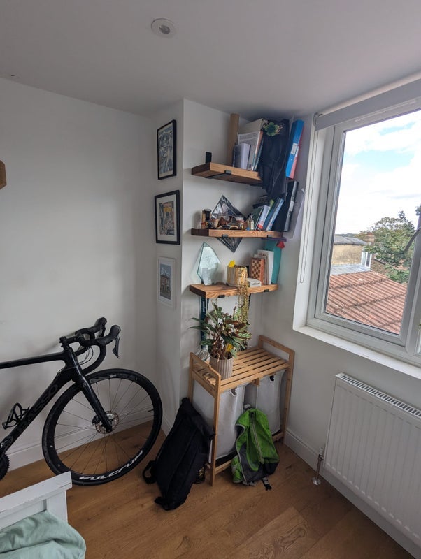 Room Falmer Road in Greater London