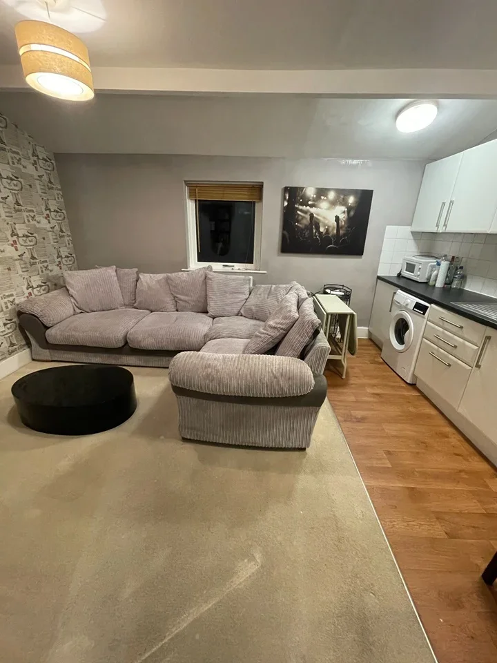 Flat Lewisham Way in Greater London