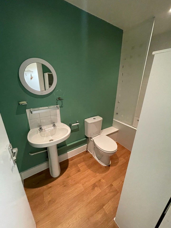 Flat Lewisham Way in Greater London