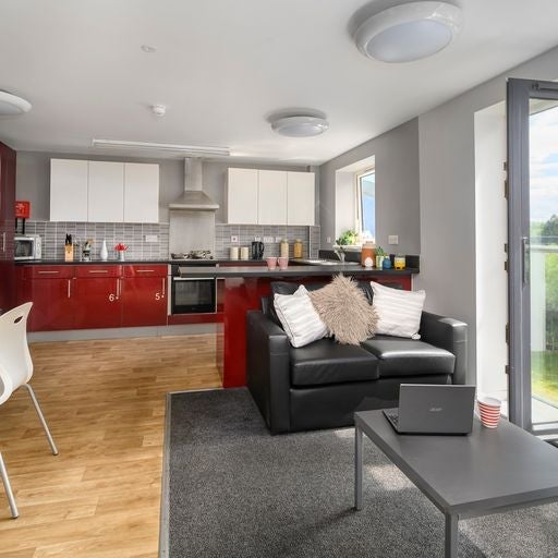 Room Cadnam Close in Birmingham