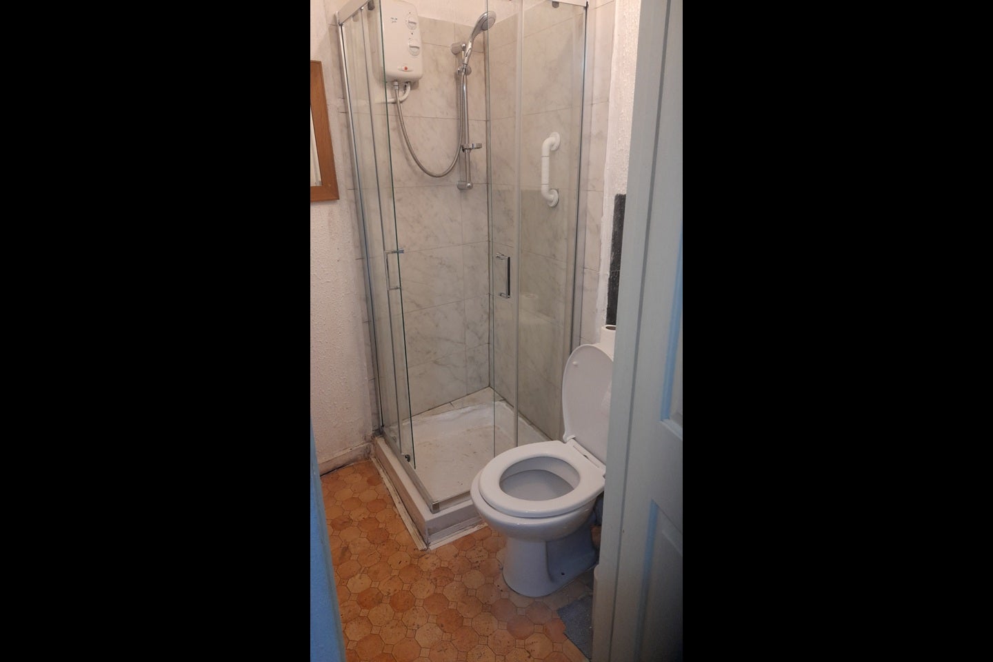 Room St Albans Crescent in Greater London