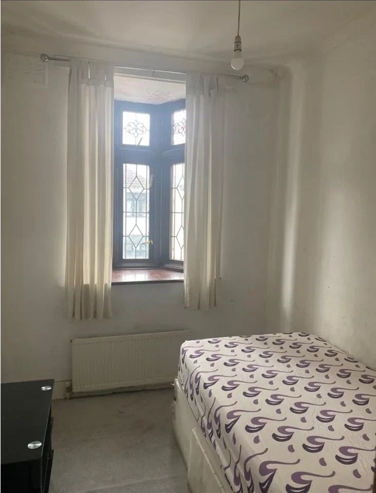 Room Fairfield Road in Greater London