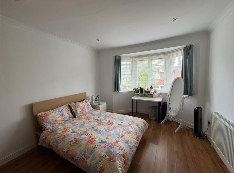 Room Hillbrook Road in Greater London