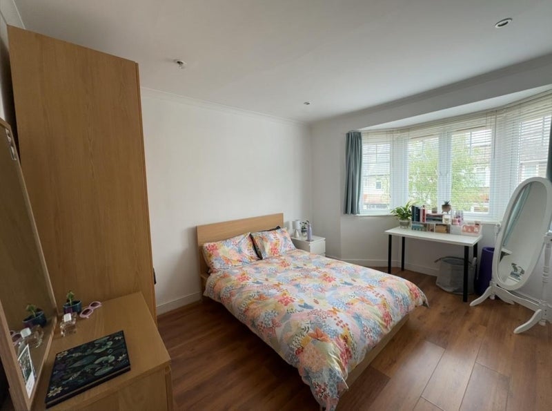 Room Hillbrook Road in Greater London