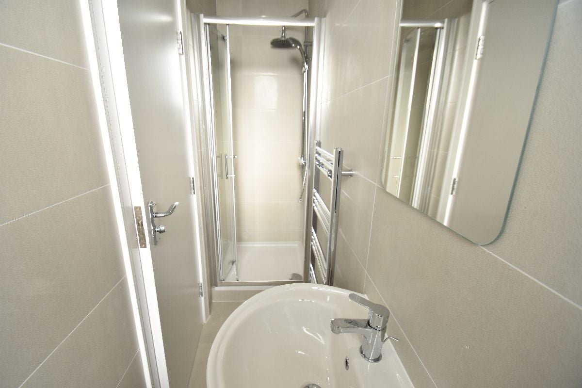 Room Uxbridge Road in Greater London