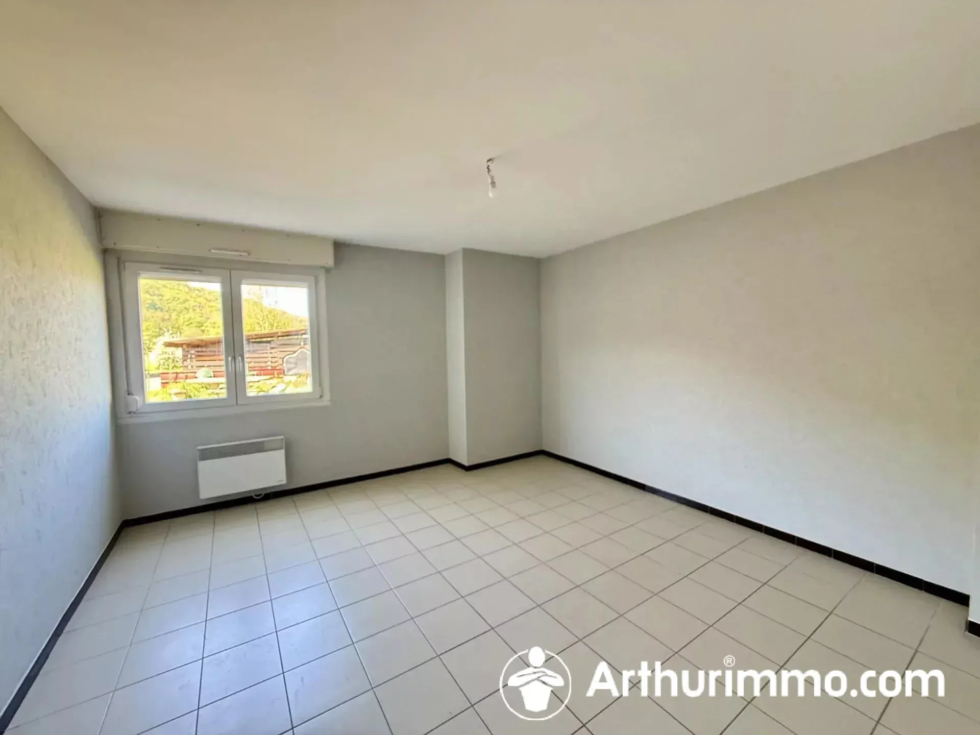 Flat Rue de Dampierre-sur-le-Doubs in Étouvans