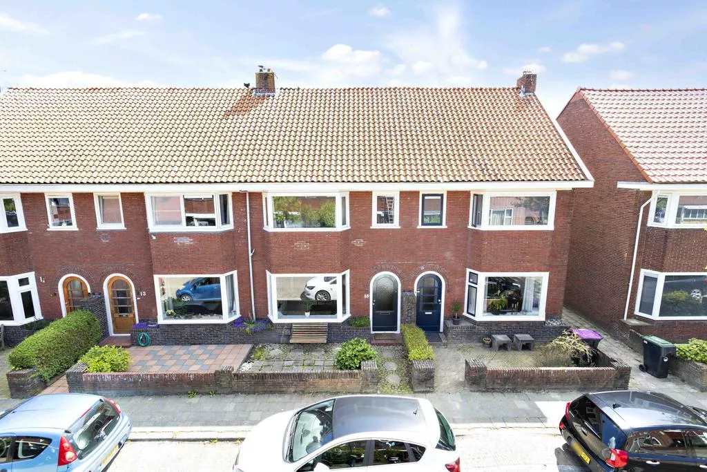 Huis Abe Lenstra boulevard 8913 GV in Heerenveen