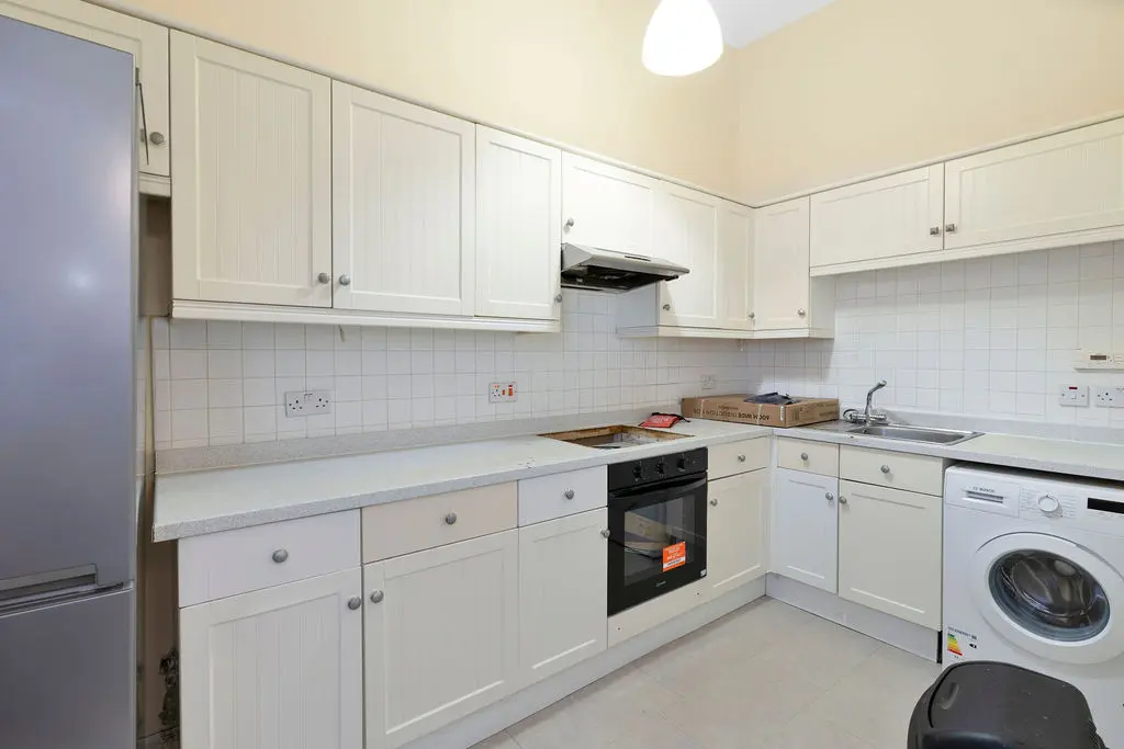Flat Polwarth Crescent in City of Edinburgh