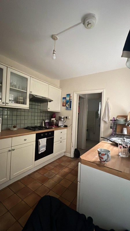 Room Roslyn Road in Greater London