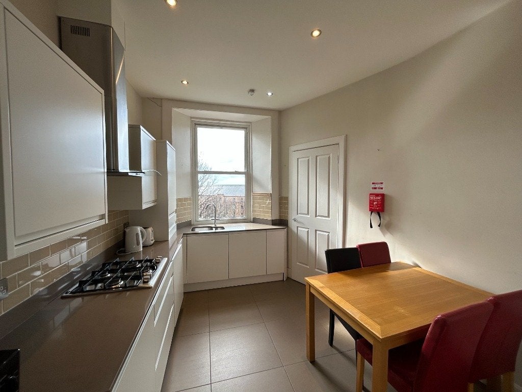 Flat Grove Street in City of Edinburgh