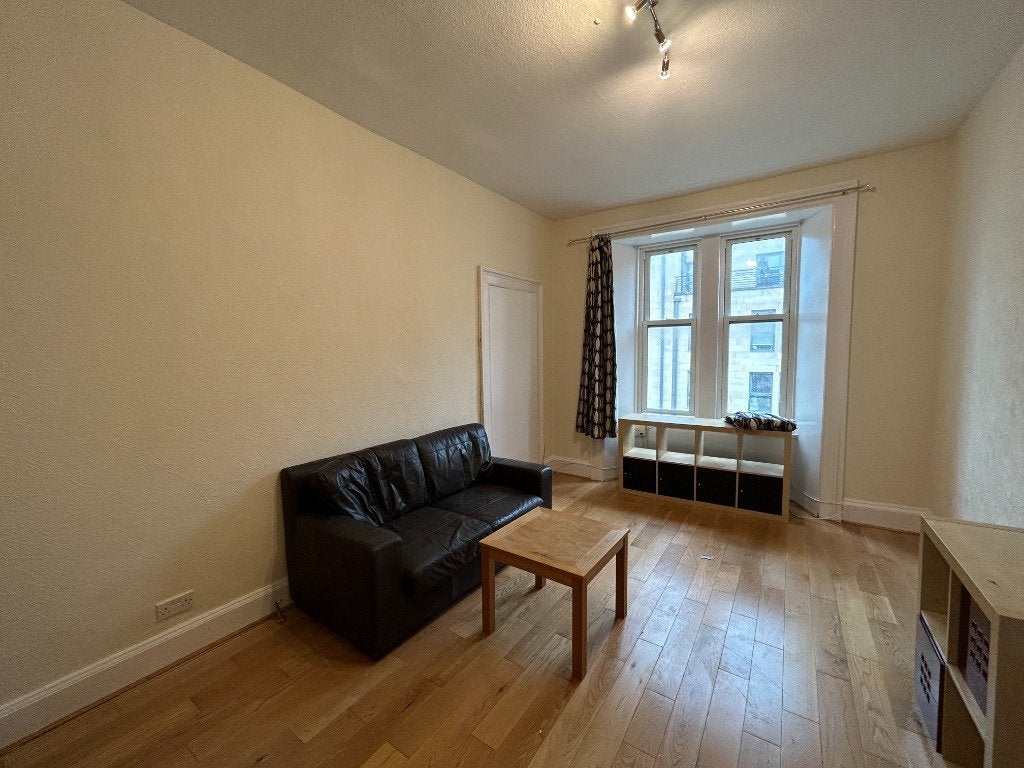 Flat Grove Street in City of Edinburgh