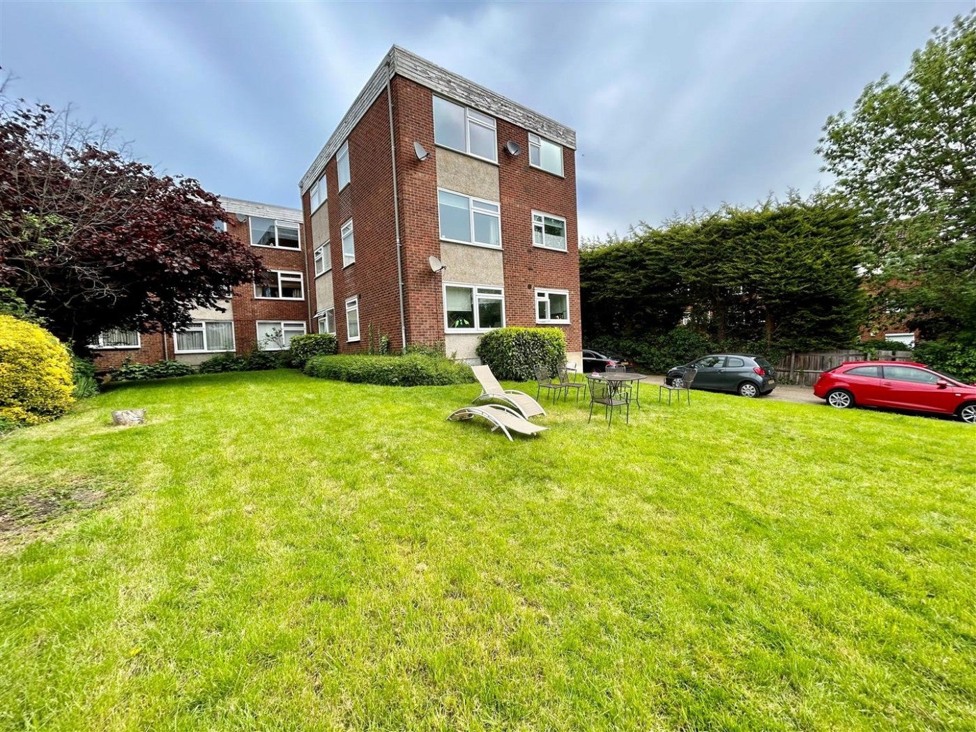 Flat Chingford Avenue in Greater London
