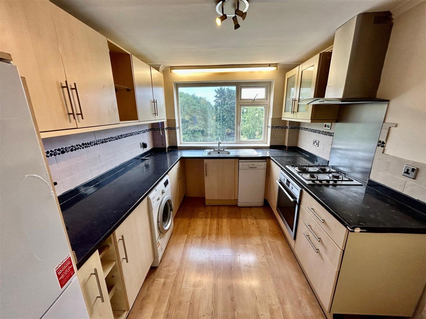 Flat Chingford Avenue in Greater London
