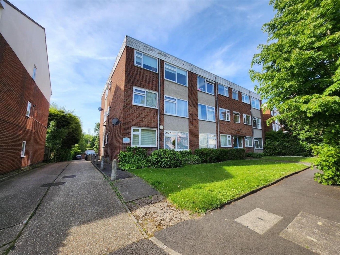 Flat Chingford Avenue in Greater London