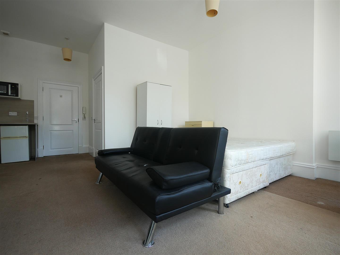Flat Oakfield Avenue in Glasgow