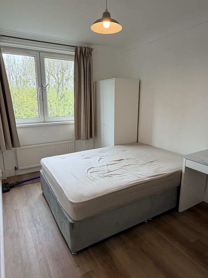 Room Stebondale Street in Greater London