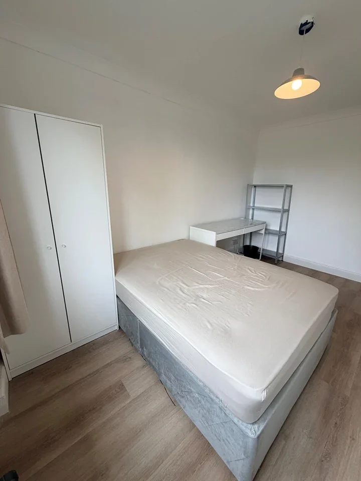 Room Stebondale Street in Greater London