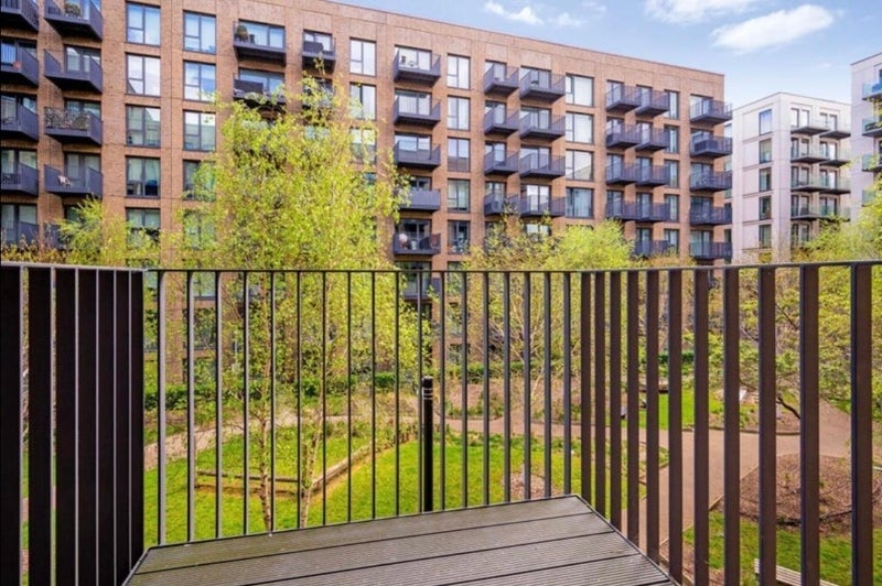 Room Regalia Close in Greater London