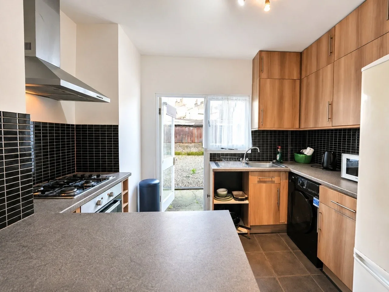 Room Bush Road in Greater London