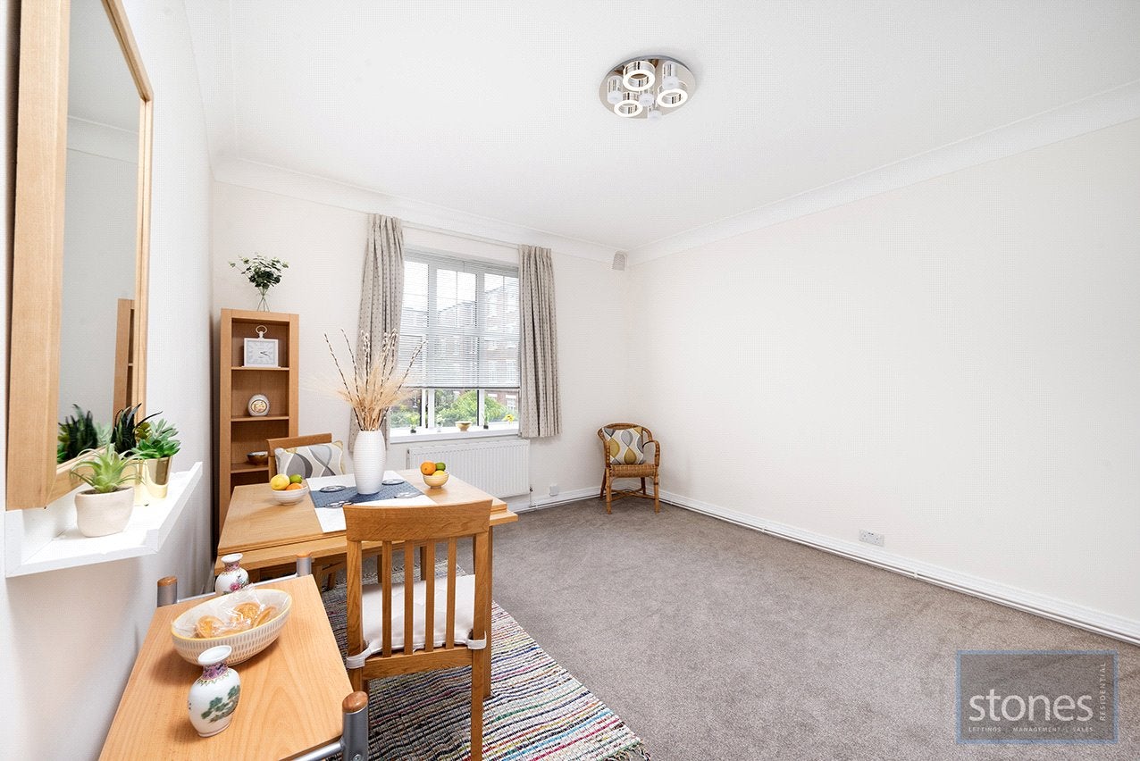 Flat Belsize Grove in Greater London