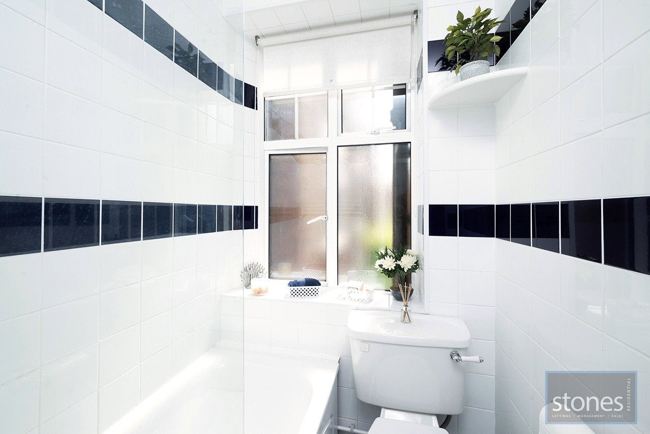 Flat Belsize Grove in Greater London