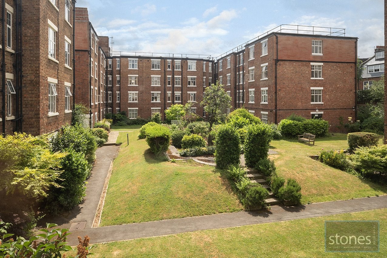 Flat Belsize Grove in Greater London