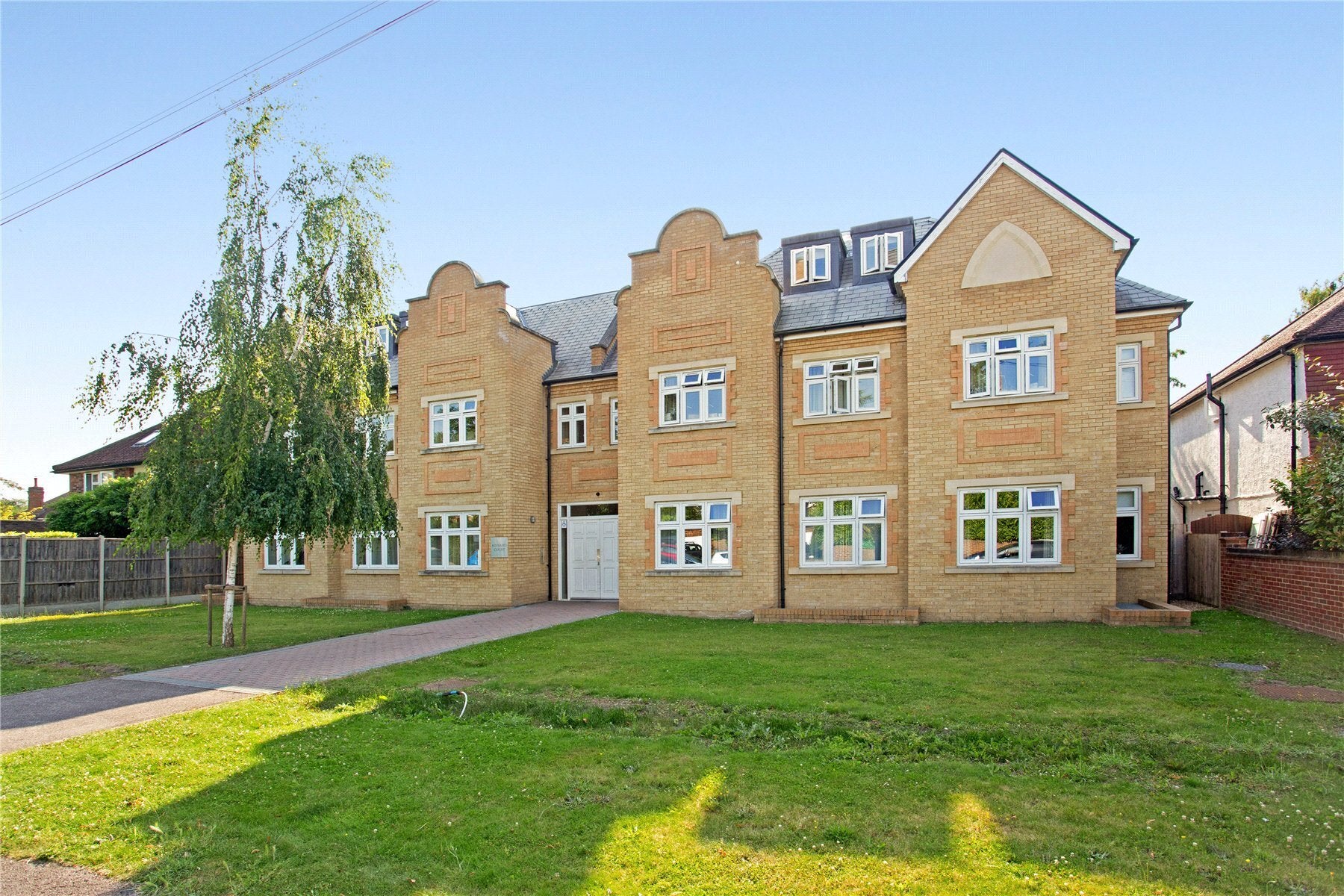 Flat Pound Farm Close in Elmbridge