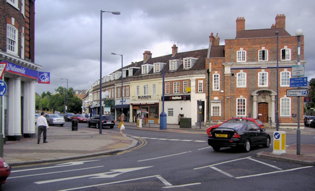 Flat Hale Lane in London