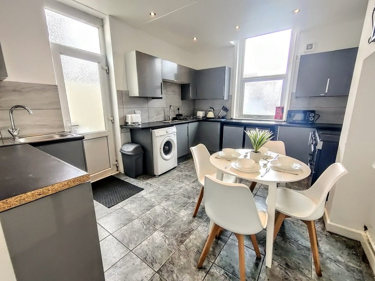 Room Elmsley Street in Preston