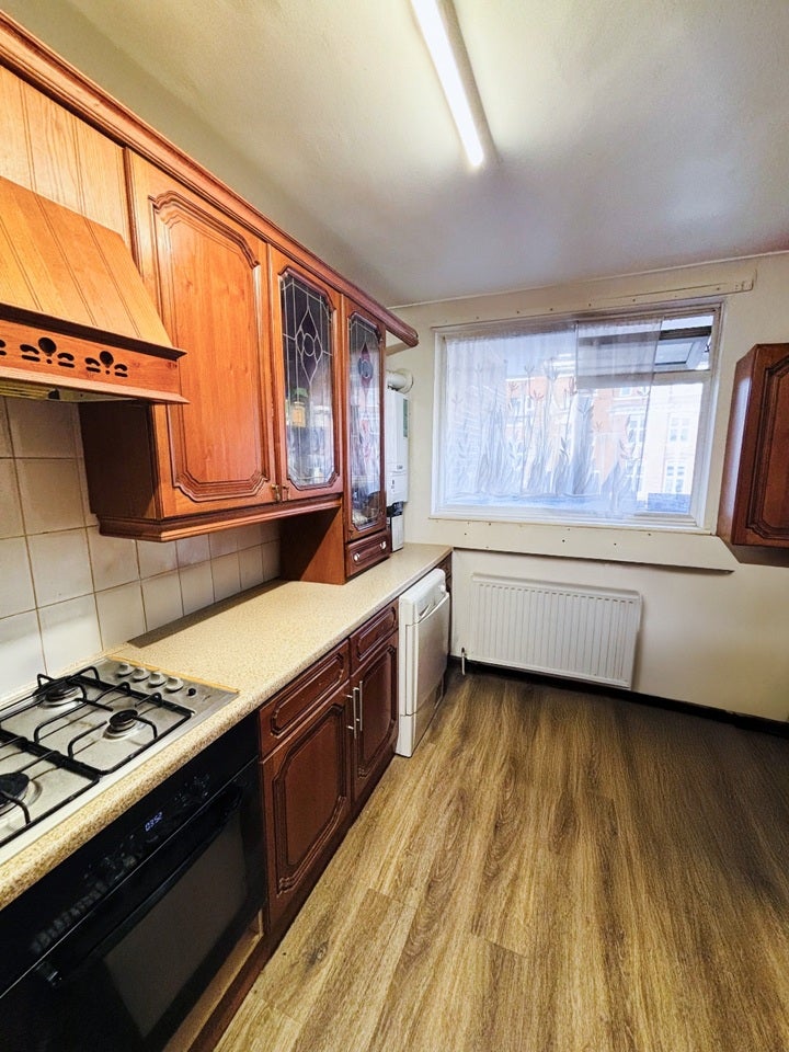 Room East Road in Greater London