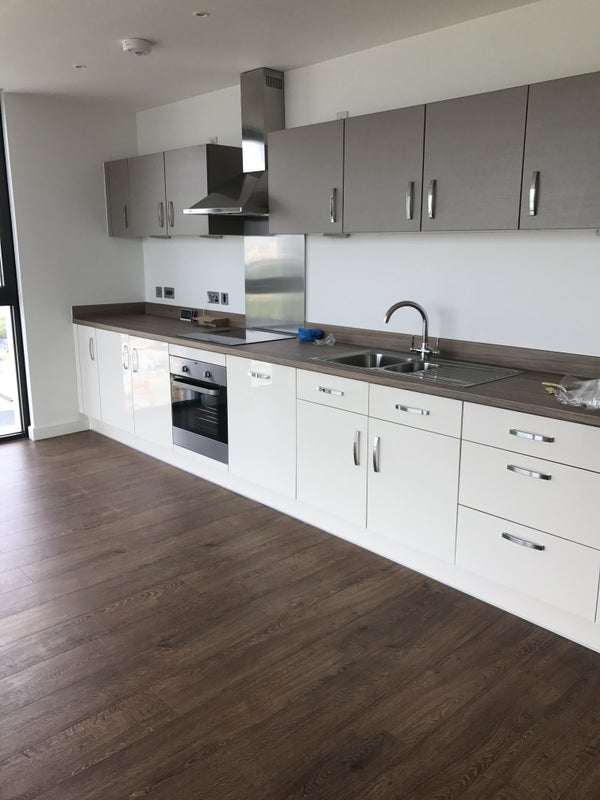 Flat Chandlers Avenue in Greater London