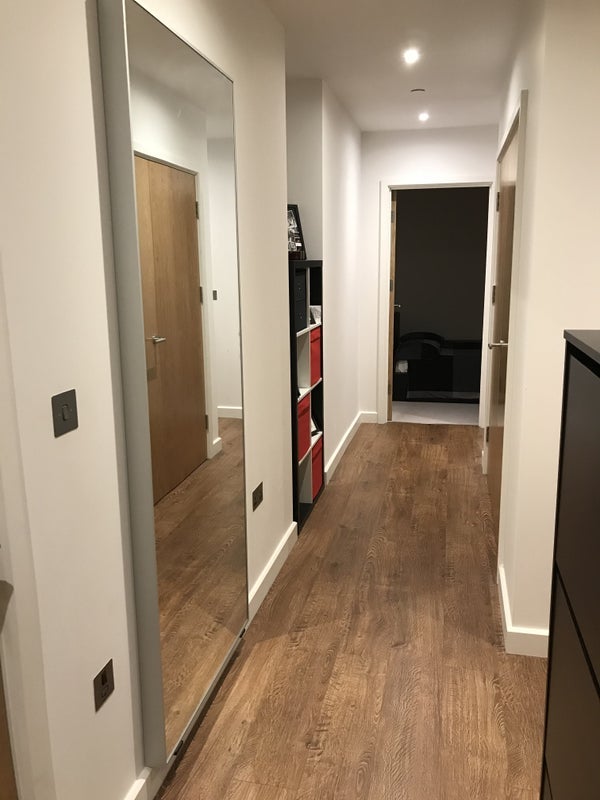 Flat Chandlers Avenue in Greater London
