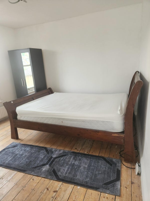 Room Tunis Road in Greater London