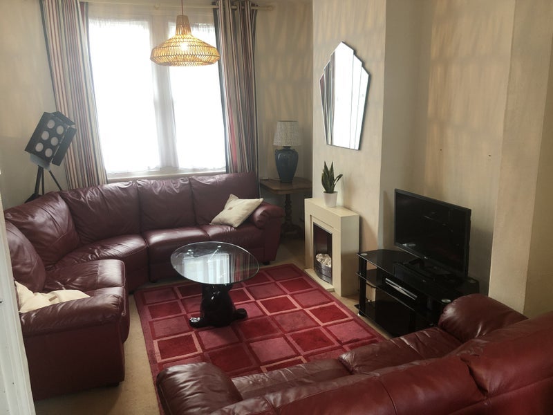 Room Elsley Road in Greater London