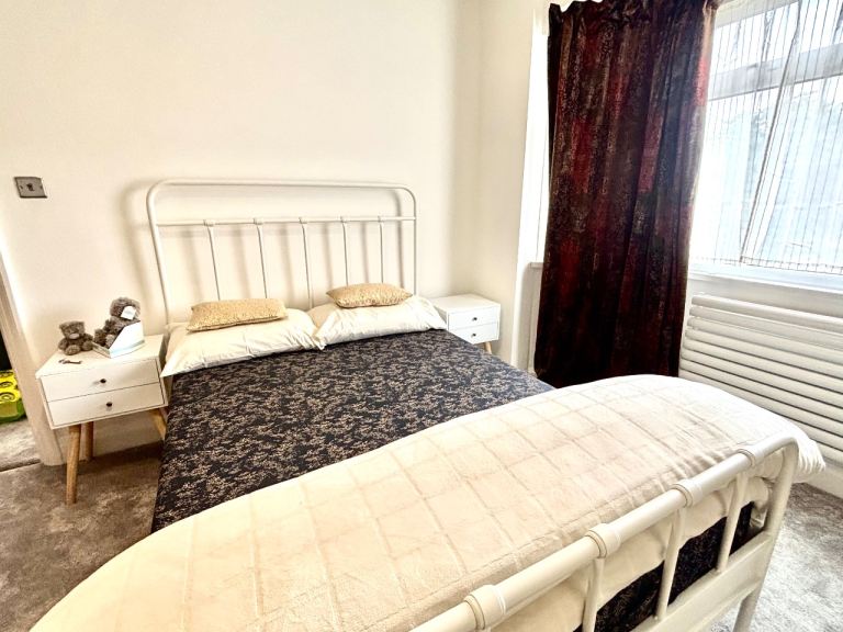 Room The Broadway in Greater London