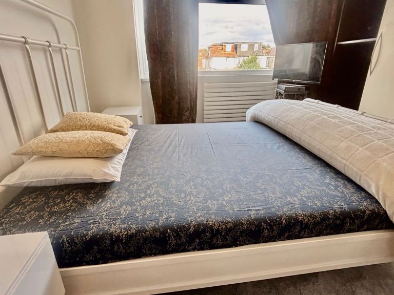 Room The Broadway in Greater London