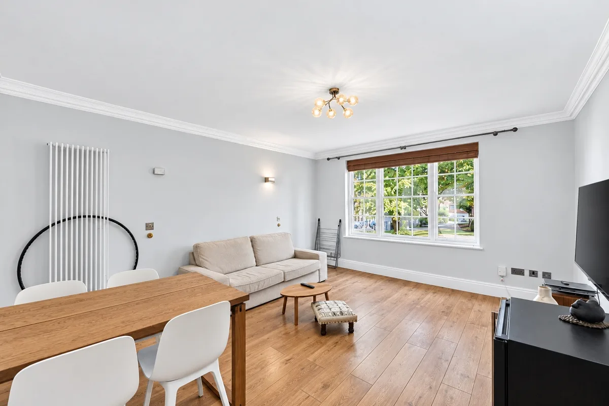 Flat St Mary's Grove in Greater London