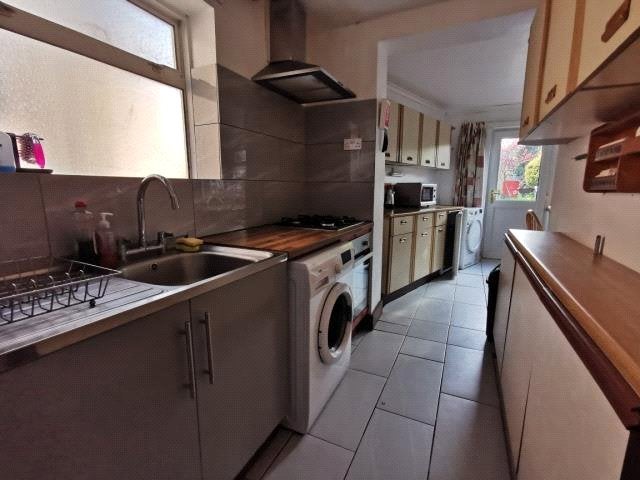 Room Upper Road in Kennington