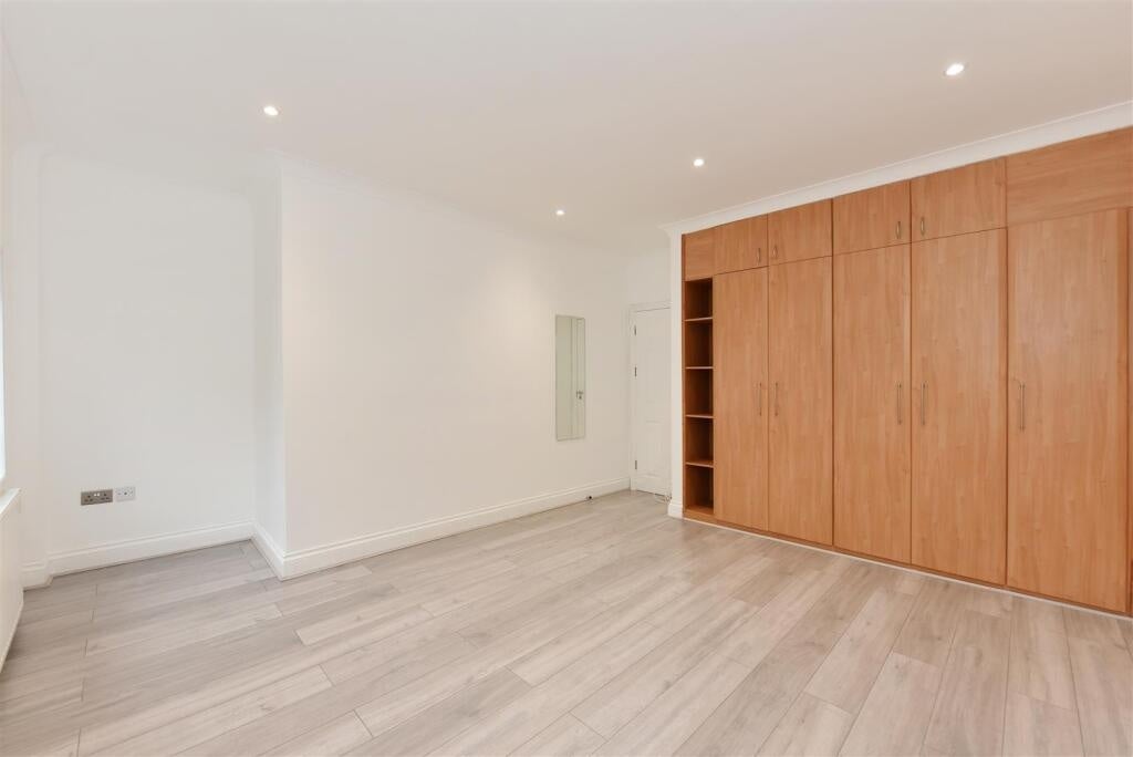 Flat Hercules Street in Greater London