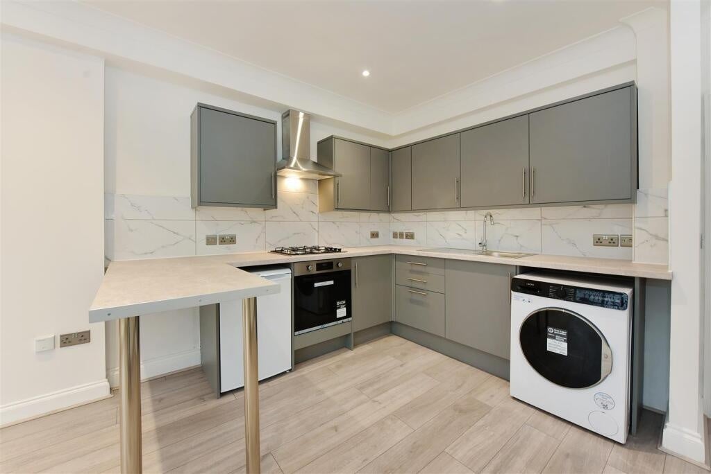 Flat Hercules Street in Greater London